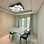 Nearby Subway, 2 Bedroom Big House