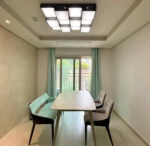 Nearby Subway, 2 Bedroom Big House
