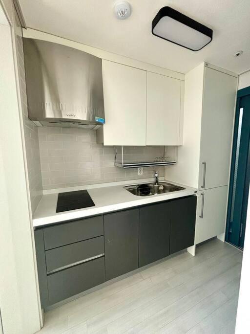 Nearby Subway, 2 Bedroom Big House Apartment