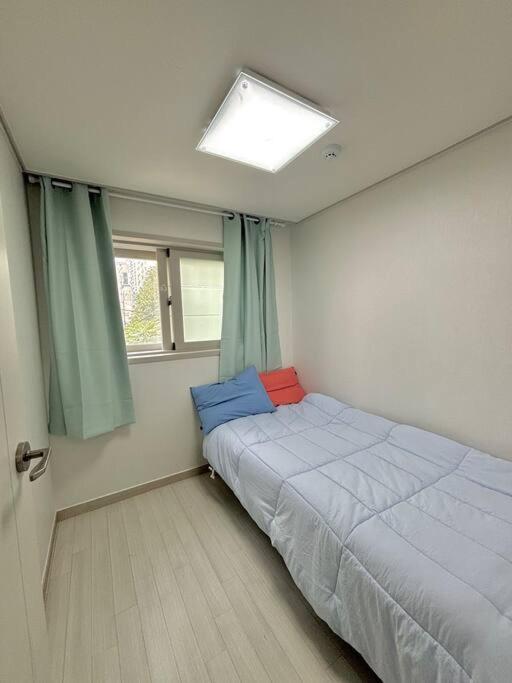 Nearby Subway, 2 Bedroom Big House Apartment *