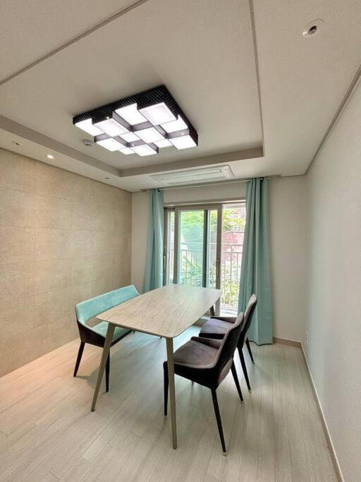 Apartment Nearby Subway, 2 Bedroom Big House *
